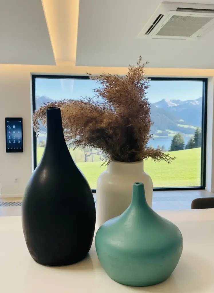 مجموعة فازات كونكريت بتصميم انسيابي - قوة المادة وجمال التصميم